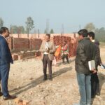 अवैध निर्माणों पर प्राधिकरण प्रशासन सख़्त अगवानपुर में अवैध निर्माण को रूकवाते मुरादाबाद विकास प्राधिकरण के उपाध्यक्ष