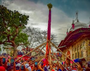 देहरादून- श्री झंडे जी के दर्शन के लिए उमड़ी संगत नगर परिक्रमा में दिखा आस्था का संगम