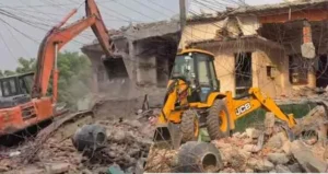 उत्तराखंड : हल्द्वानी में अतिक्रमण पर चली पोकलेन और जेसीबी अवैध इमारतें ध्वस्त _देखे वीडियो !!