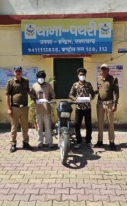 उत्तराखंड : हरिद्वार सघन चेकिंग अभियान में पथरी पुलिस की बड़ी सफलता, चोरी की स्प्लेंडर बाइक व अवैध तमंचों के साथ दो आरोपी गिरफ्तार_देखे विडिओ !!