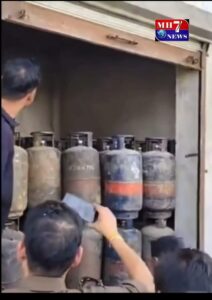 उत्तराखंड : ब्रेकिंग न्यूज़ : ऋषिकेश में “अवैध रूप से जमा सिलेंडर” का भंडार मिला लक्कड़घाट में अचानक मारी गए छापेमारी सैकड़ों जिंदगियां खतरे में…विडिओ देखे !!