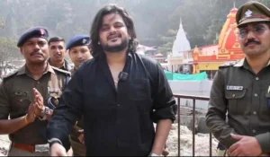 उत्तराखंड : नैनीताल सुरों के सितारे विशाल मिश्रा कैंची धाम नीम करौरी बाबा के दरबार पहुंचे_पुलिस कर्मियों का उत्साहवर्धन_लोकप्रिय गीत “संदेशे आते हैं,हमें तड़पाते हैं” …देखे विडिओ..