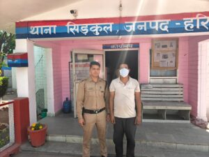 उत्तराखंड /हरिद्वार: सड़क पर हुड़दंग मचाने वाला युवक पुलिस के हत्थे चढ़ा…देखे विडिओ !!