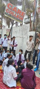 उत्तराखंड / हरिद्वार : केयर कॉलेज में दूसरे दिन भी हंगामा, छात्रों ने लगाया ताला, प्रबंधन के खिलाफ नारेबाजी….देखे विडिओ !!