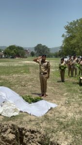 उत्तराखंड / हरिद्वार : दुखद समाचार : 10 साल तक हरिद्वार पुलिस की साथी रही अश्व ‘शालू’ का निधन, नम आंखों से दी गई अंतिम विदाई…