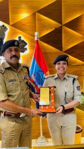 उत्तराखंड / हरिद्वार : DySP नताशा सिंह को भावभीनी विदाई, सीआईडी देहरादून के लिए हुईं रवाना_देखे विडिओ !!