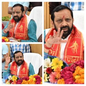 उत्तराखंड /हरिद्वार : सफाई कर्मचारी के मुद्दों पर सख्त रुख,नियमितीकरण और समय पर वेतन के निर्देश :- आयोग उपाध्यक्ष भगवत प्रसाद मकवाना _ देखे विडिओ !!