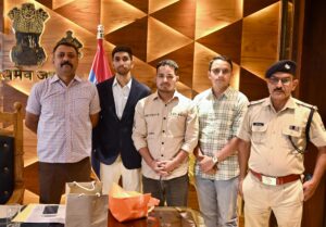उत्तराखंड/हरिद्वार :खाकी के घर से निकला अफसर: UKPCS में तीसरा स्थान हासिल कर मनीष रमोला बने डिप्टी एसपी_देखे विडिओ !!