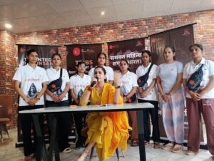 उत्तराखंड / हरिद्वार : महिला आत्मनिर्भरता का संदेश लेकर हरिद्वार से निकली रितु इंसा की कांवड़ यात्रा, 10 अगस्त तक कई राज्यों से होकर पहुंचेगी पैतृक गाँव