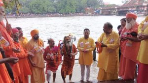 उत्तराखंड / हरिद्वार : यूजीसी के विरोध में हरिद्वार में उठी अनोखी कांवड़, संतों और सवर्ण समाज ने खोला मोर्चा_देखे विडिओ !!
