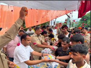 उत्तराखंड / हरिद्वार : शंकराचार्य चौक पर शिवभक्तों का भव्य स्वागत, डीएम मयूर दीक्षित और एसएसपी नवनीत सिंह भुल्लर ने फूल-मालाओं से किया अभिनंदन…