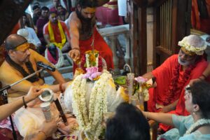 उत्तराखंड / हरिद्वार : पीड़ा के बीच अडिग साधना: दक्षिण काली मंदिर में 27 घंटे की साधना बनी श्रद्धा का केंद्र_ देखे विडिओ !!